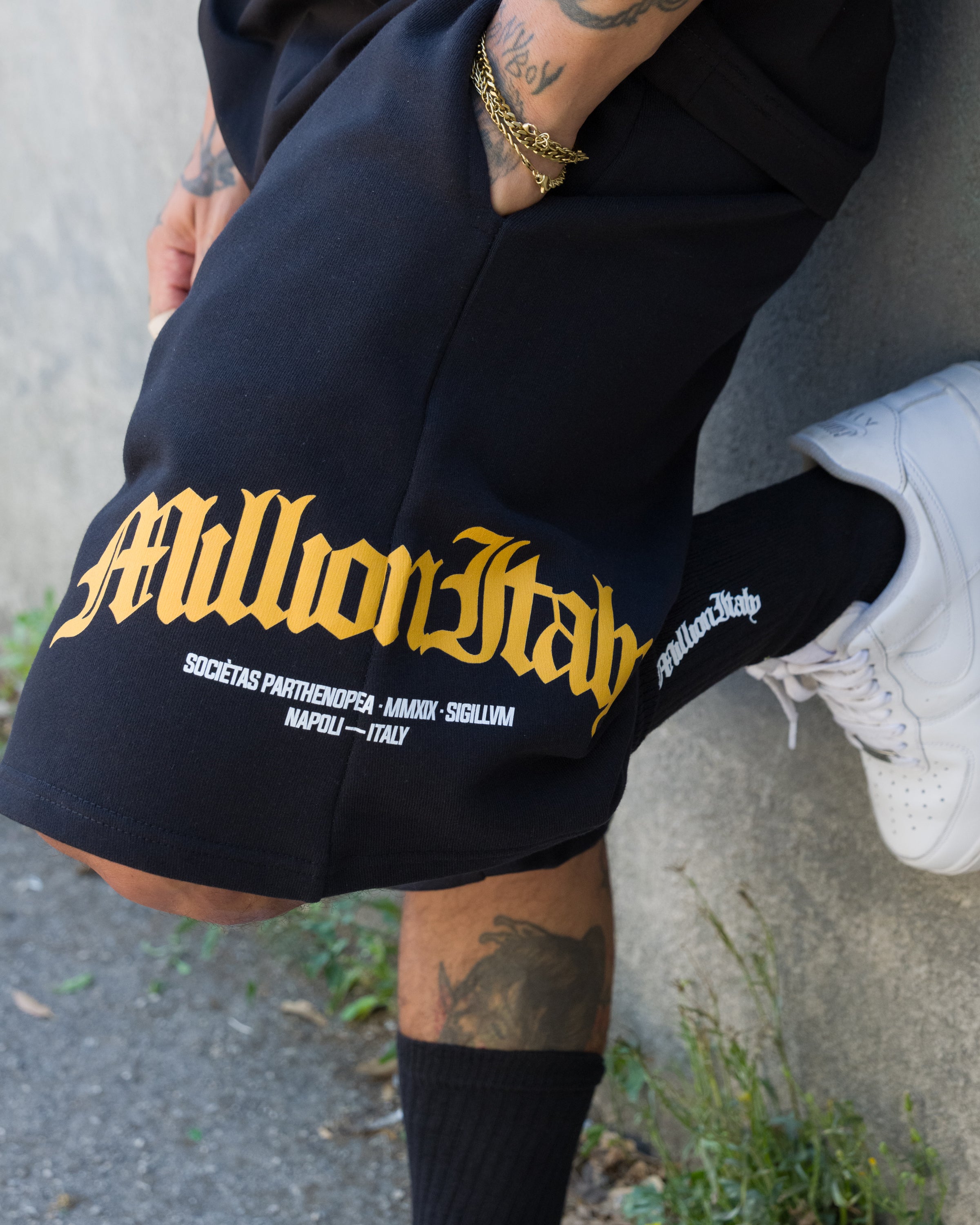 Pantalones Cortos Negros Logo Arco