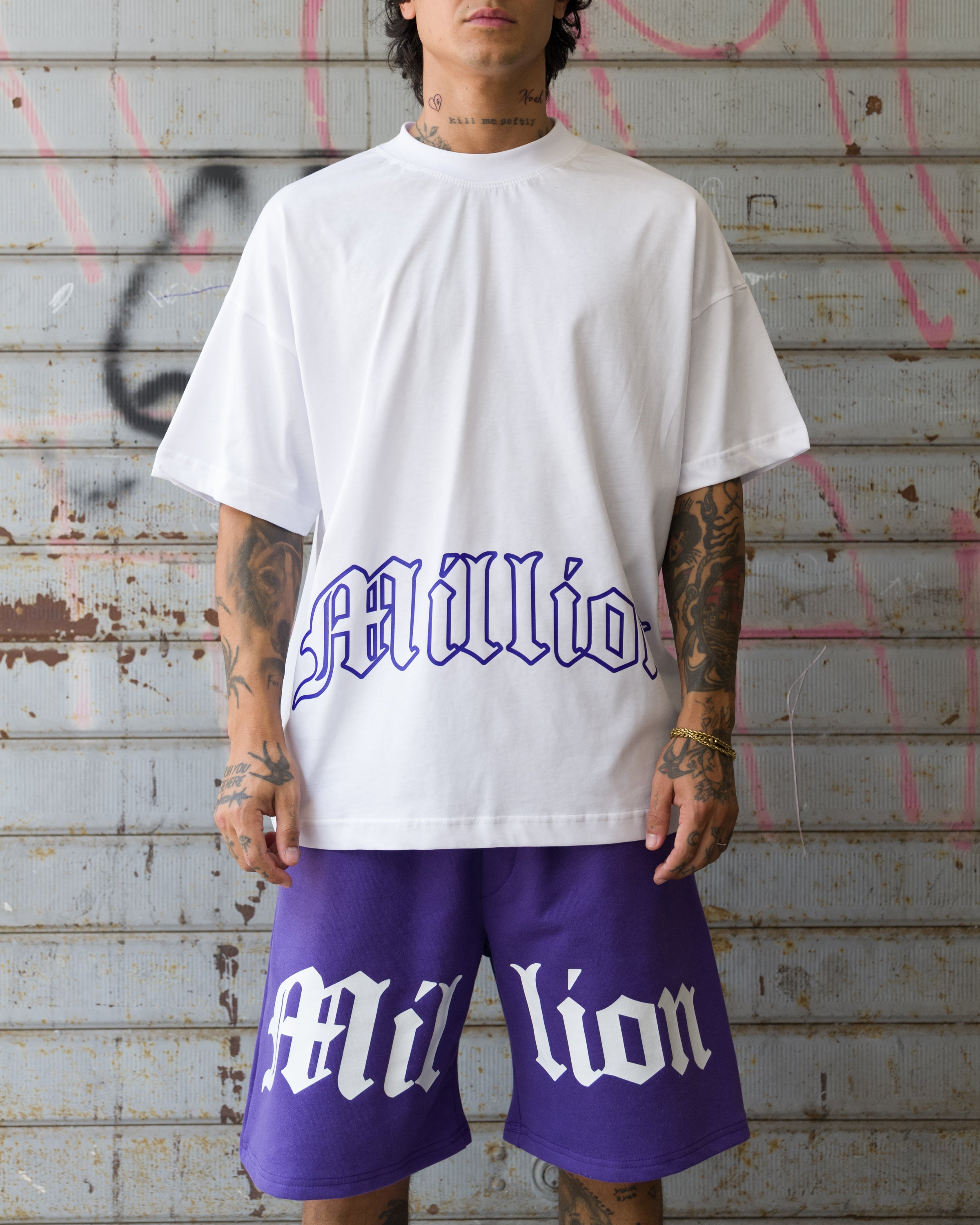 Camiseta Contorno Gótico Viola
