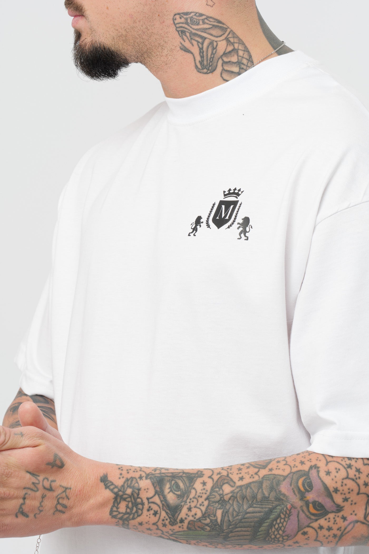 Camiseta Blanca con Logo Negro