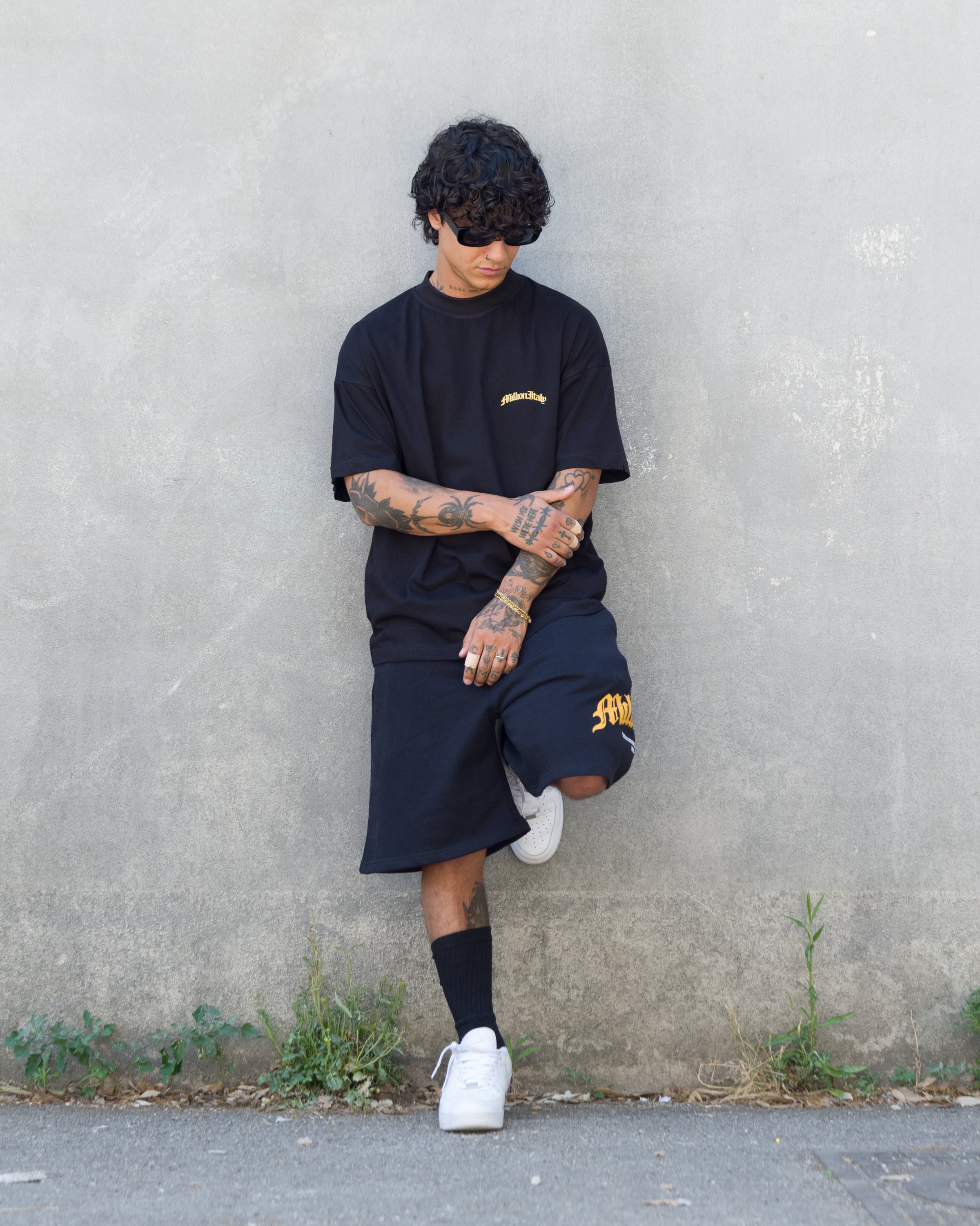 Camiseta Negra Logo Arco Amarillo