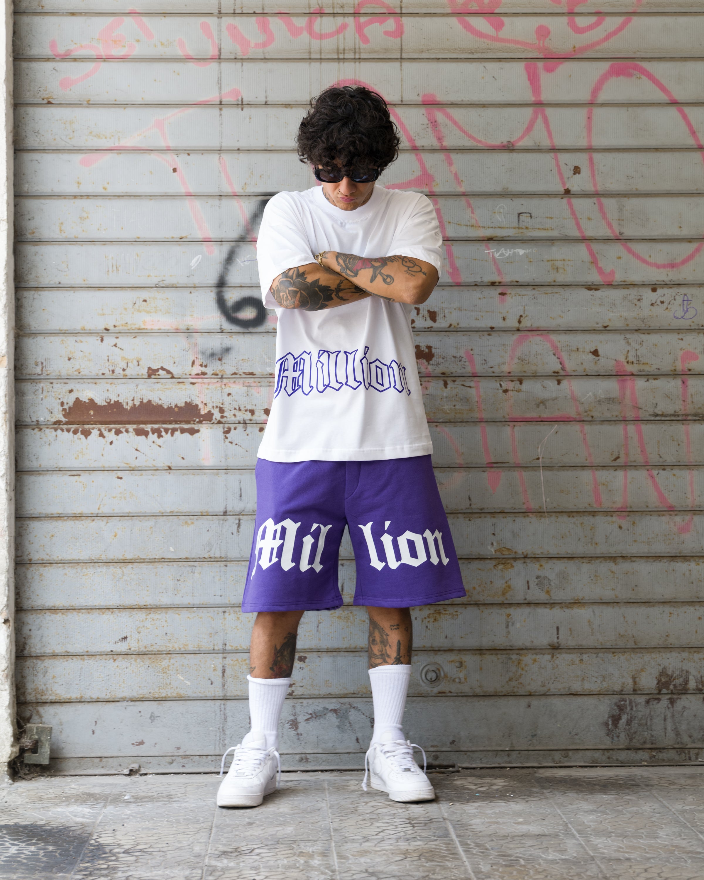 Camiseta Contorno Gótico Viola  