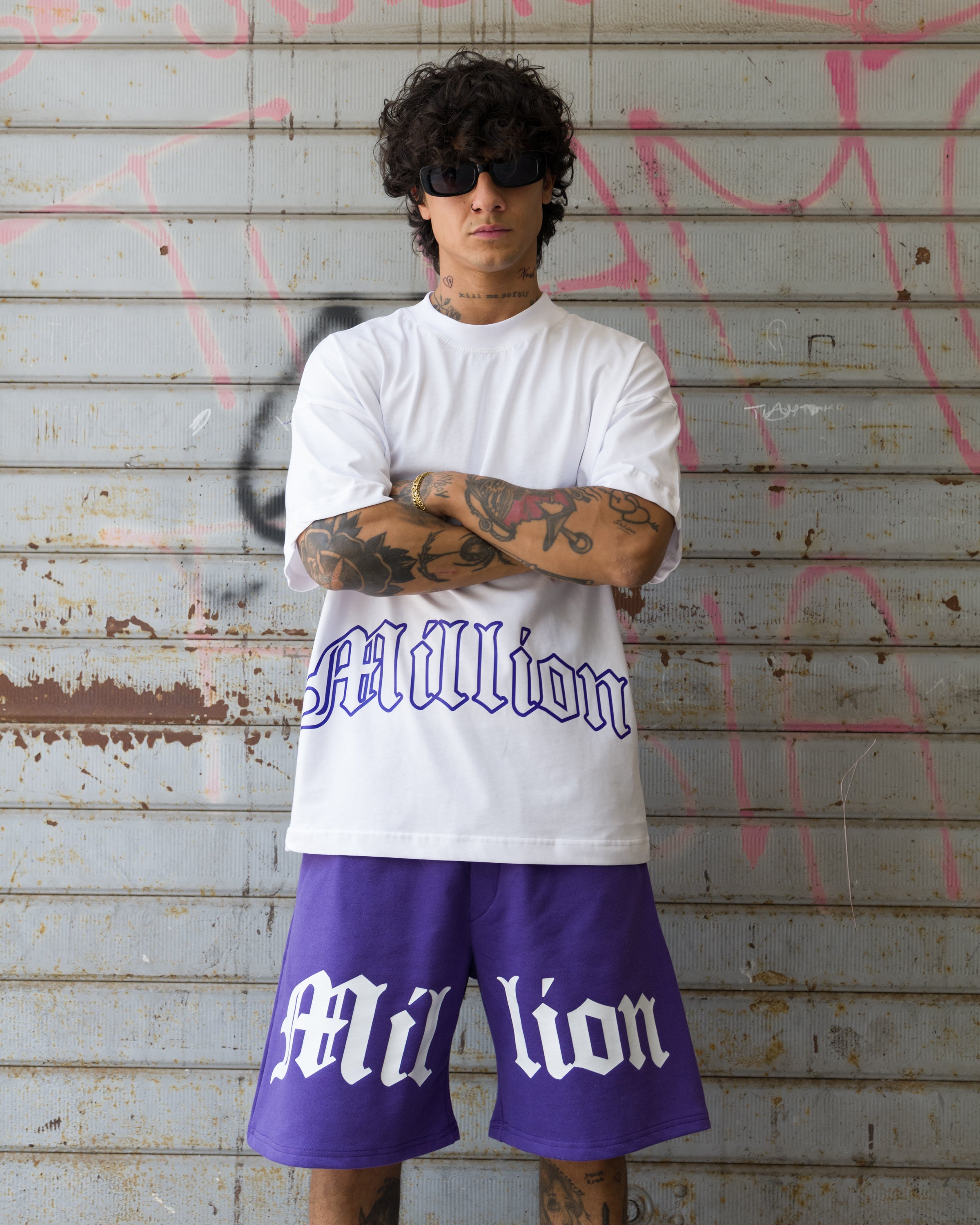 Camiseta Contorno Gótico Viola  